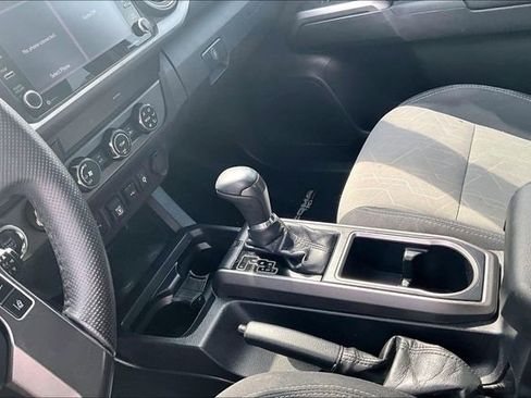 Used 2020 Toyota Tacoma TRD Sport w/ Technology Package AWD/4WD image 18
