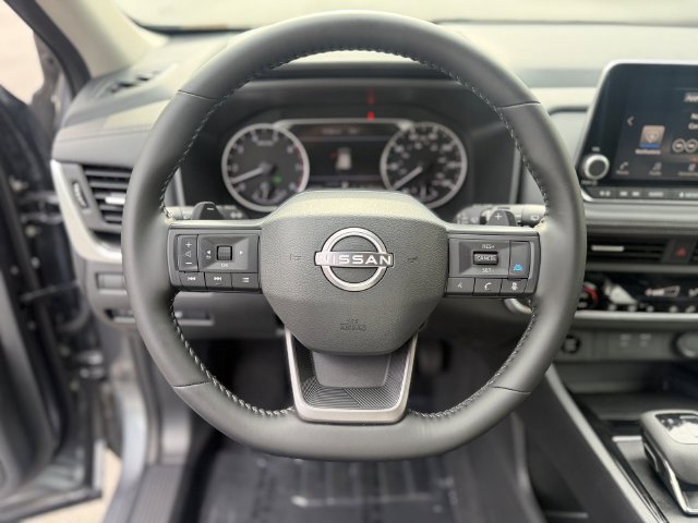 Used 2026 Nissan Rogue SV FWD image 14