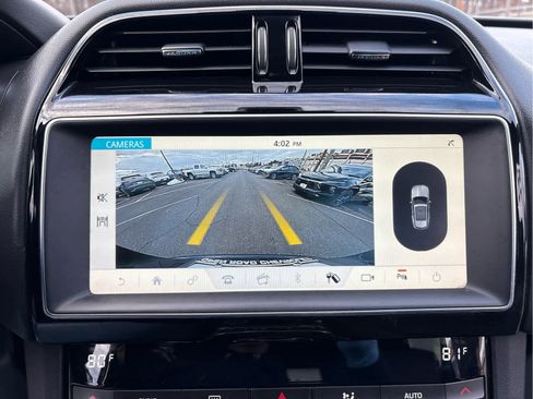 Used 2020 Jaguar F-PACE Premium image 23