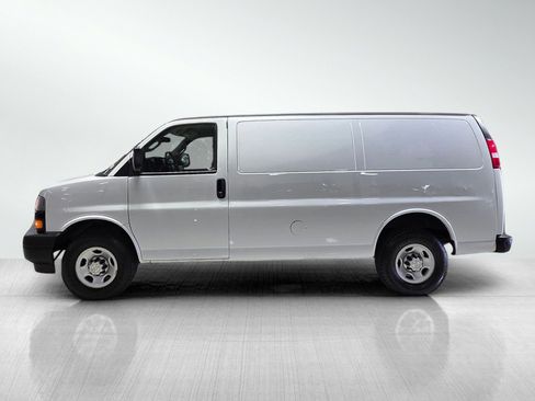 Used 2021 Chevrolet Express 2500 w/ Driver Convenience Package RWD image 4