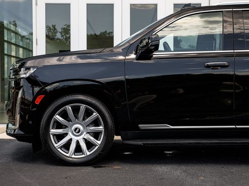 Used 2021 Cadillac Escalade Premium Luxury Platinum RWD image 9