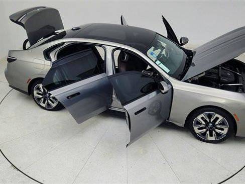 Used 2024 BMW 740i image 81