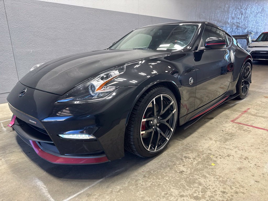 Used 2017 Nissan 370Z NISMO RWD image 4