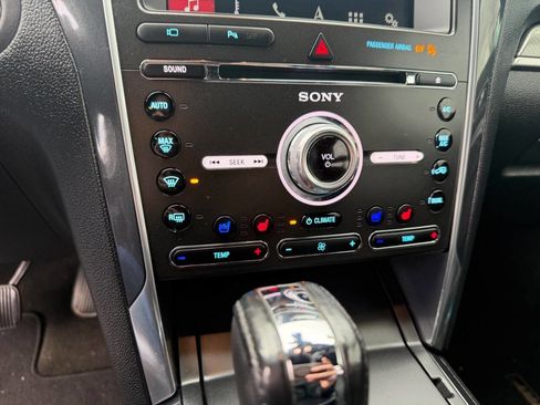 Used 2018 Ford Explorer Sport w/ Equipment Group 401A image 12