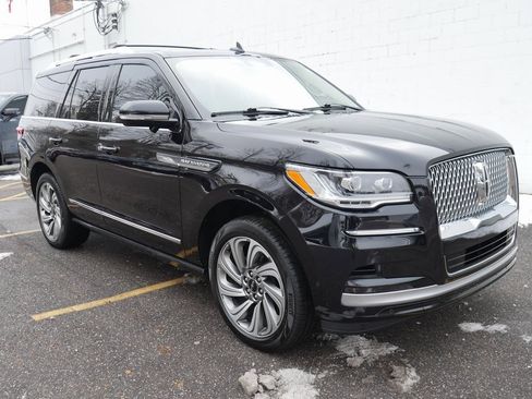 Used 2022 Lincoln Navigator Reserve image 2