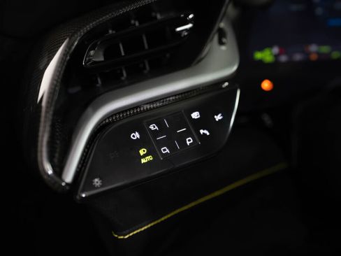 Used 2022 Ferrari SF90 Spider image 22