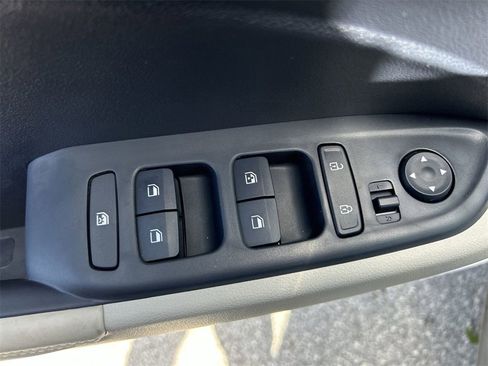 New 2025 Hyundai Venue Limited image 21