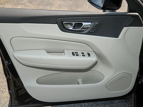 New 2025 Volvo XC60 T8 Plus w/ Protection Package Premier image 9