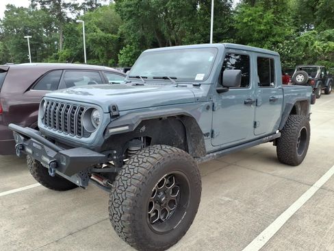 Used 2025 Jeep Gladiator Sport AWD/4WD image 4