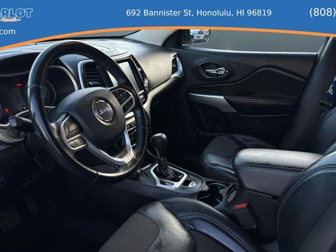 Used 2018 Jeep Cherokee Latitude Plus w/ Comfort/Convenience Group AWD/4WD image 19