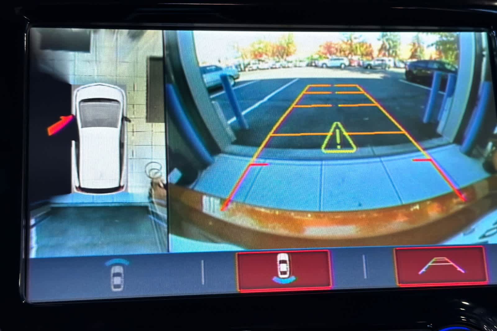 Used 2018 Chevrolet Bolt Premier w/ Driver Confidence II Package FWD image 21