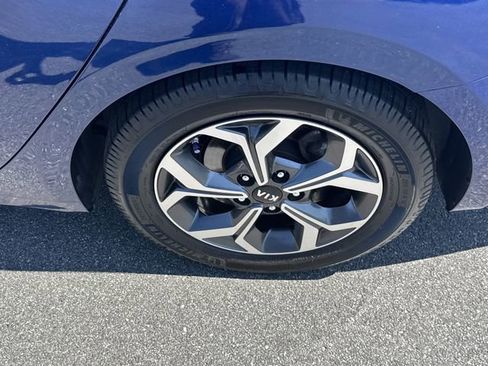 Used 2020 Kia Forte LXS FWD image 19