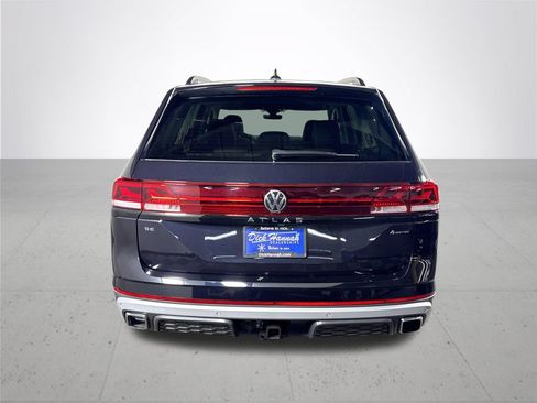 Certified 2025 Volkswagen Atlas Peak Edition SE AWD/4WD image 8