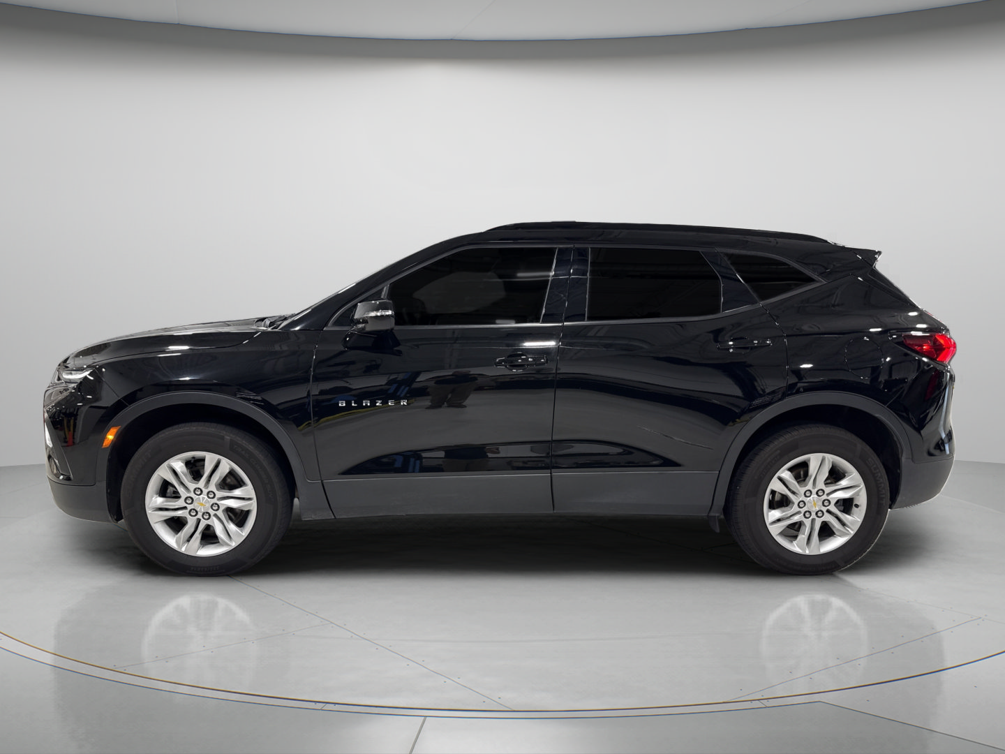 Used 2021 Chevrolet Blazer LT FWD image 2