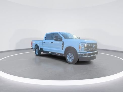 Used 2025 Ford F250 XLT image 2