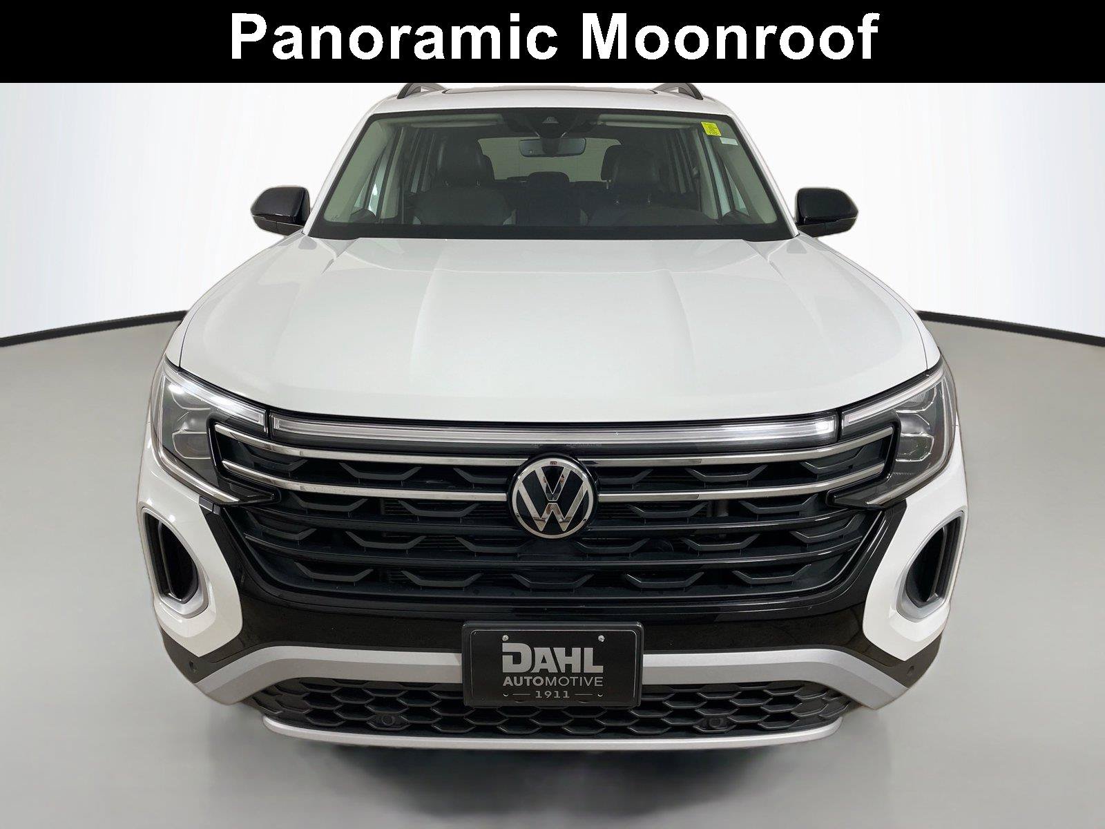 Used 2024 Volkswagen Atlas Peak Edition SE AWD/4WD image 3