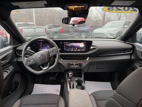 Used 2025 Buick Envista Preferred image 17