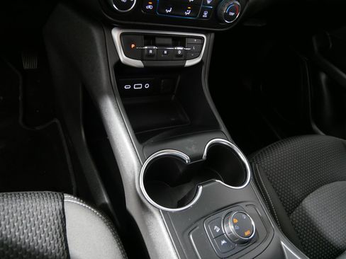 Used 2024 GMC Terrain SLE AWD/4WD image 24