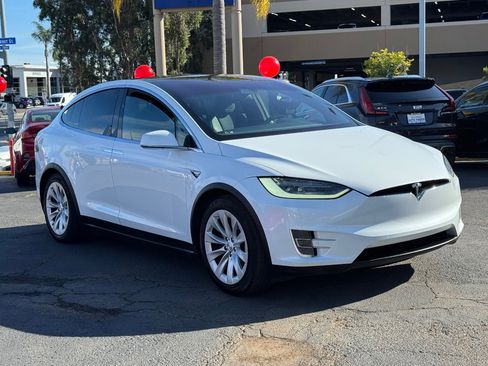 Used 2018 Tesla Model X image 5
