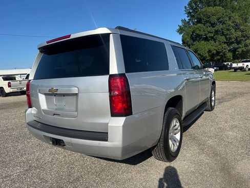 Used 2018 Chevrolet Suburban LT AWD/4WD image 17