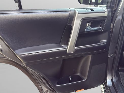 Used 2018 Toyota 4Runner Limited AWD/4WD image 19