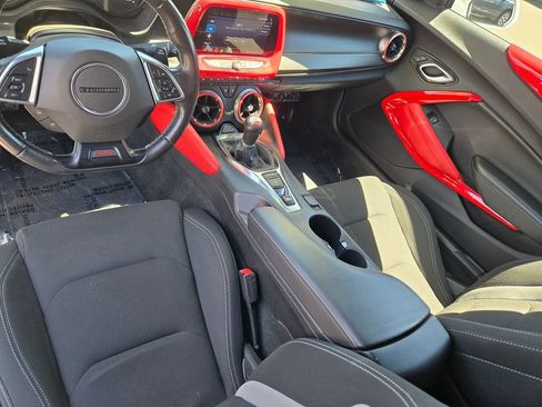 Used 2020 Chevrolet Camaro SS RWD image 9