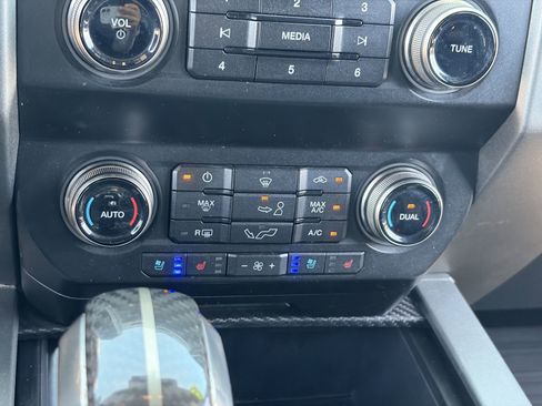 Used 2019 Ford F150 Raptor w/ Equipment Group 802A Luxury AWD/4WD image 23