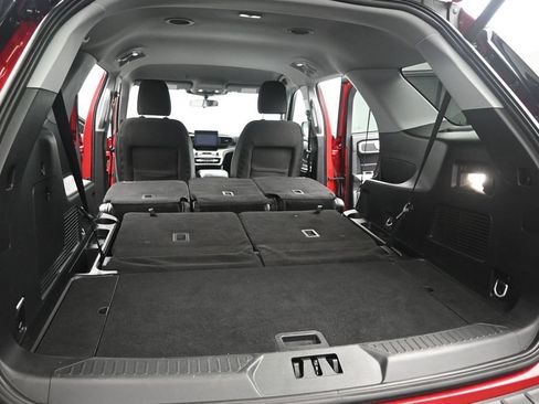 Certified 2023 Ford Explorer XLT RWD image 24