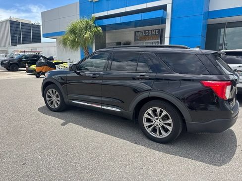 Used 2021 Ford Explorer XLT w/ Equipment Group 202A RWD image 6