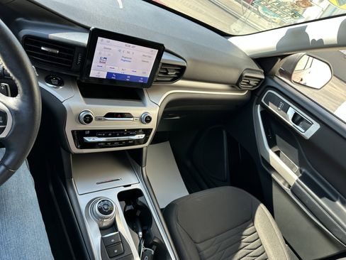 Used 2020 Ford Explorer XLT w/ Comfort Package image 11