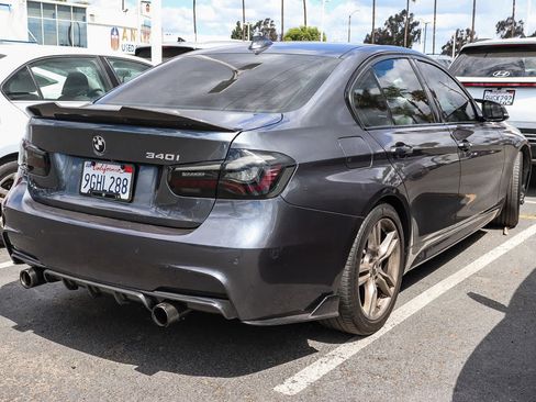 Used 2018 BMW 340i Sedan w/ Premium Package RWD image 6