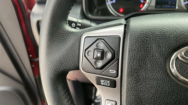 Used 2018 Toyota 4Runner SR5 AWD/4WD image 9