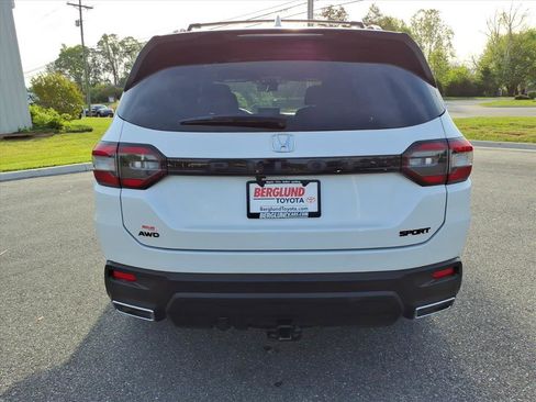 Used 2023 Honda Pilot Sport image 11