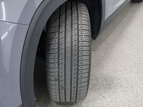 Used 2024 Volkswagen Atlas Cross Sport SE w/ Panoramic Sunroof Package image 4