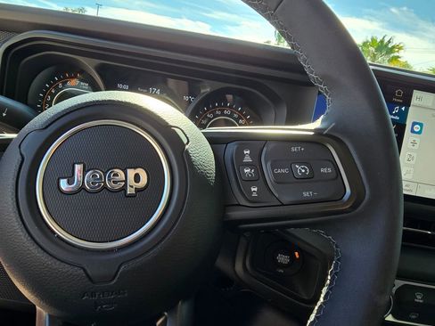 Certified 2026 Jeep Wrangler Unlimited Rubicon image 21