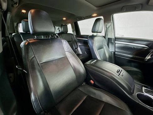 Used 2014 Toyota Highlander XLE image 29