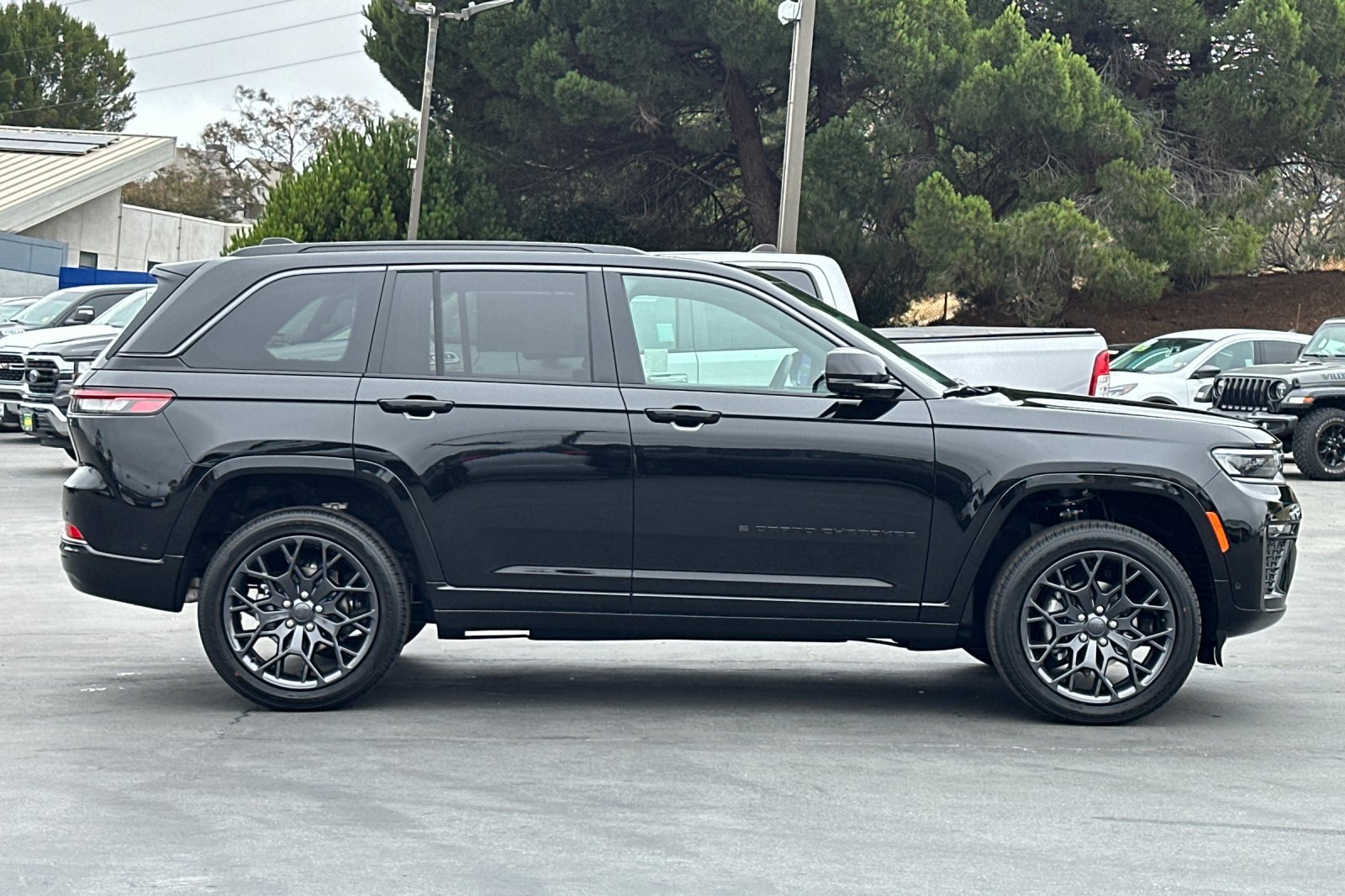 New 2026 Jeep Grand Cherokee Summit w/ Obsidian Package AWD/4WD image 3