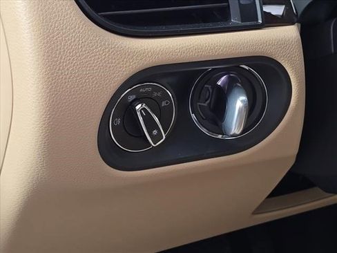 Certified 2025 Porsche Macan image 18