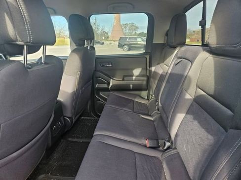 Used 2022 Nissan Frontier SV image 25