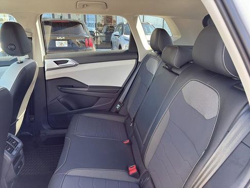 Certified 2025 Volkswagen Taos SE w/ Black Wheel Package image 12