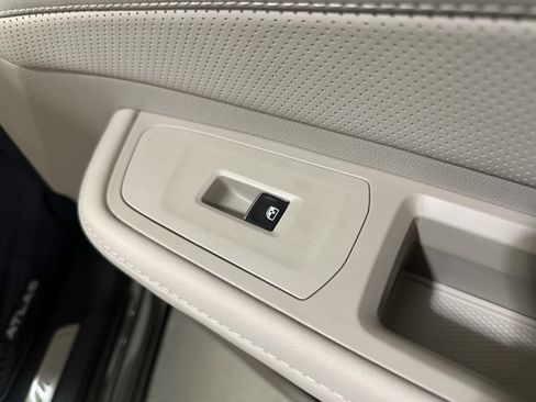 New 2026 Volkswagen Atlas SE image 40