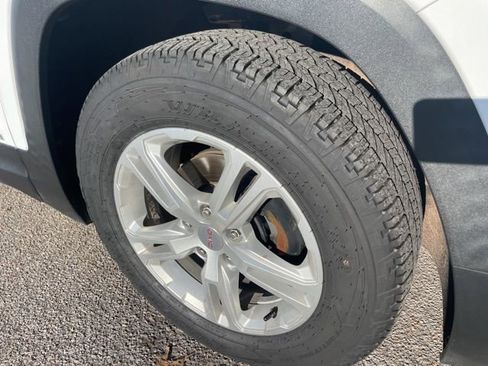 Used 2021 GMC Terrain SLE w/ Driver Convenience Package image 9