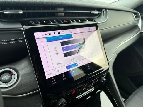 Used 2023 Jeep Grand Cherokee L Limited w/ Black Appearance Package image 31