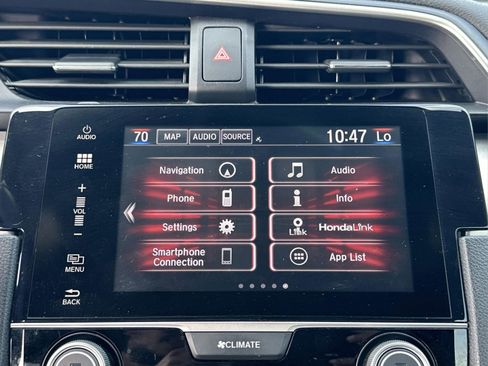 Used 2018 Honda Civic Touring image 12