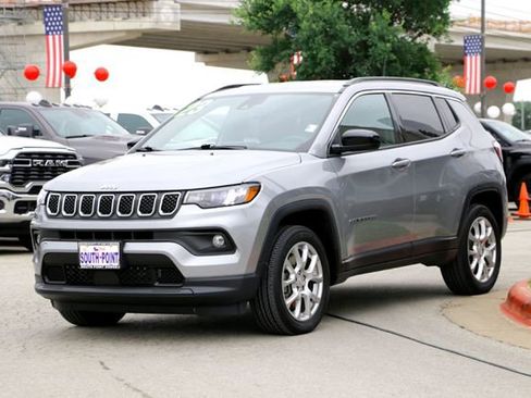 Used 2023 Jeep Compass Latitude AWD/4WD image 7