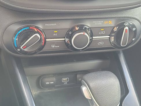 Used 2020 Kia Soul S FWD image 28