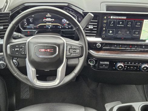 Used 2025 GMC Sierra 1500 SLT image 10