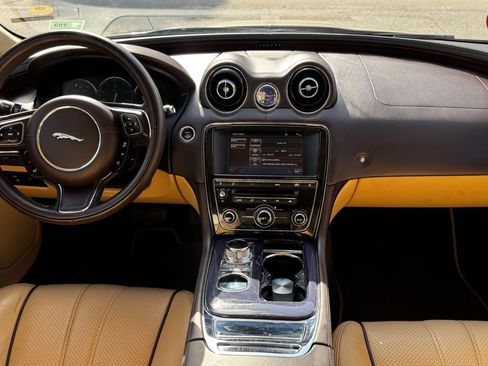 Used 2011 Jaguar XJ L RWD image 15