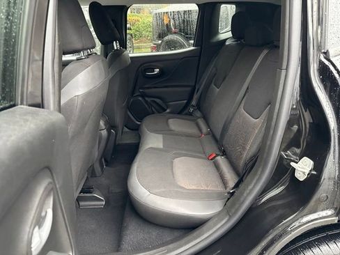 Used 2023 Jeep Renegade Latitude image 13