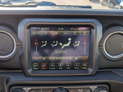 Used 2023 Jeep Wrangler Sahara w/ Cold Weather Group image 29